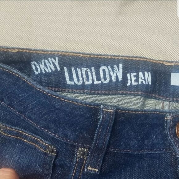 DKNY Shorts Jean Women's 6 Dark Wash Bermuda Zip and Button Up - Picture 3 of 10